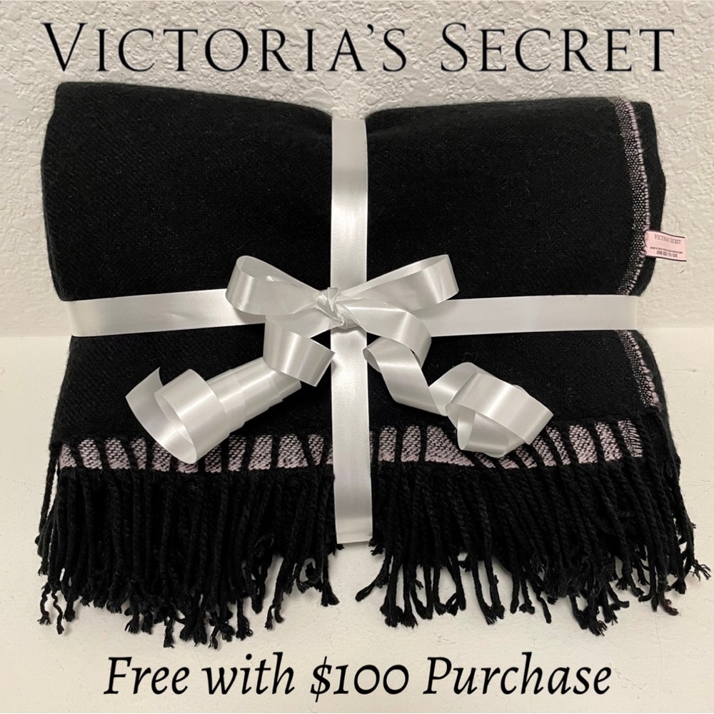 Victoria’s Secret 💕Lightweight soft & cozy throw blanket